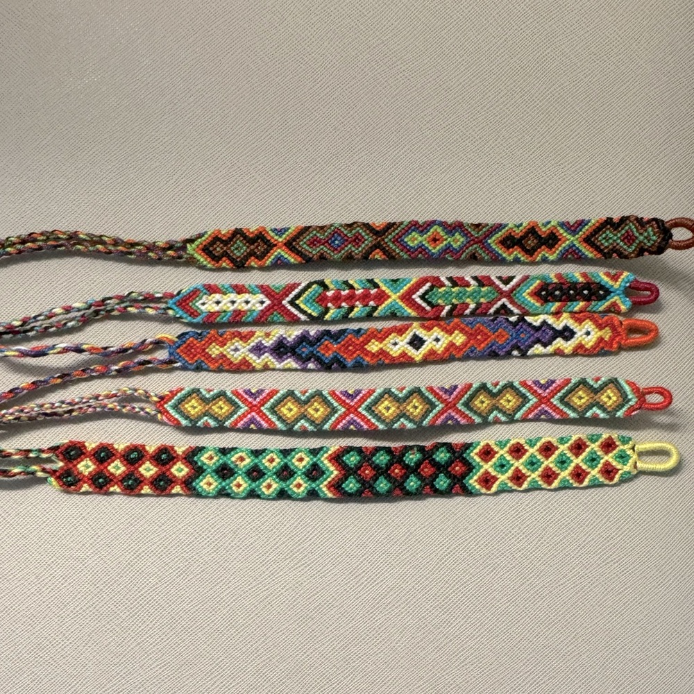 SET OF 5 FRIENDSHIP BRACELETS
